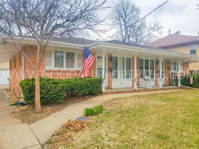Building Photo - 2 Bedroom 1 Bath duplex home in Windsor He...