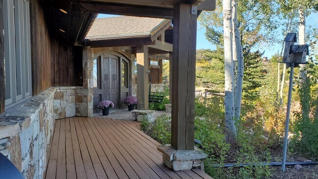Building Photo - 7104 Canyon Dr