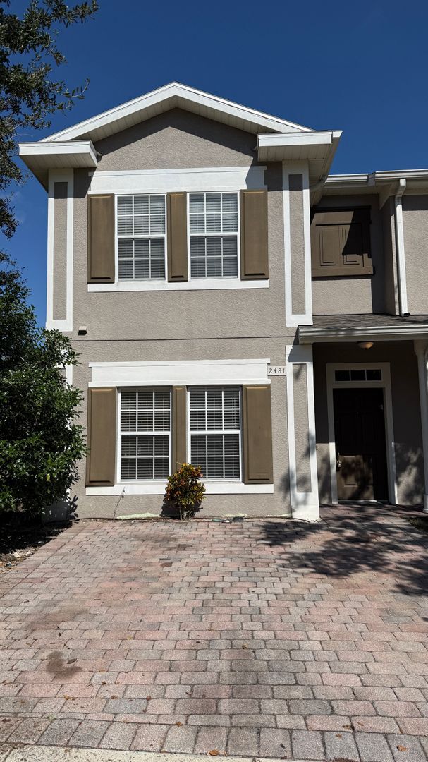 Primary Photo - Spacious 4-Bed, 3-Bath End Unit Townhome w...