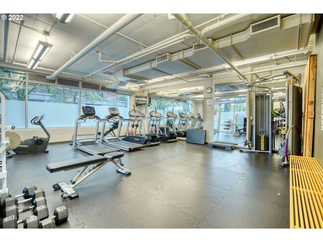 Building Photo - Lovely Corner unit in the Pearl District