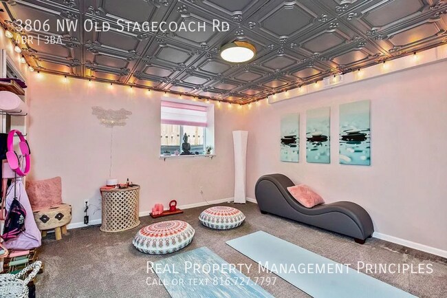 Building Photo - 3806 NW Old Stagecoach Rd