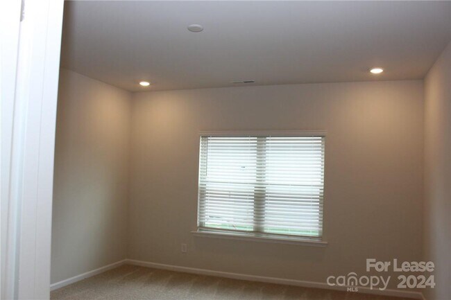Building Photo - 922 Sagecroft Ln