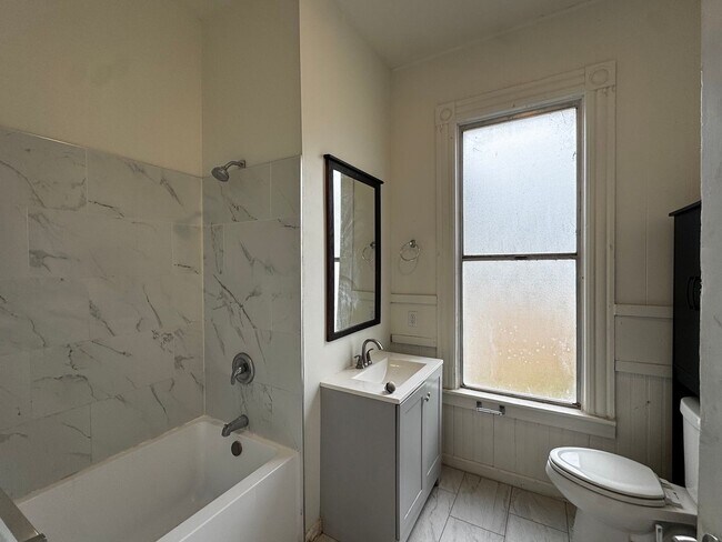 Building Photo - 910 8th St