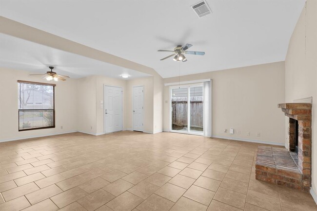 Building Photo - 2630 Gwendolyn Ln