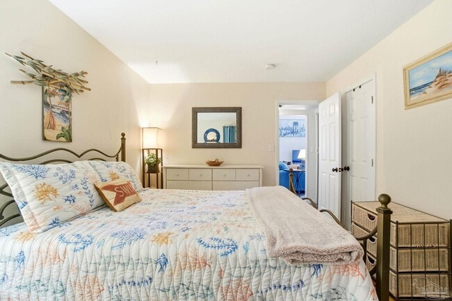 Building Photo - 4822 Huron Dr