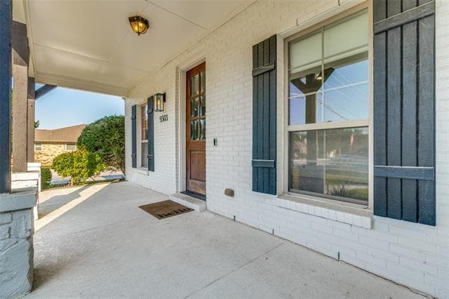 Building Photo - 5503 Anita St