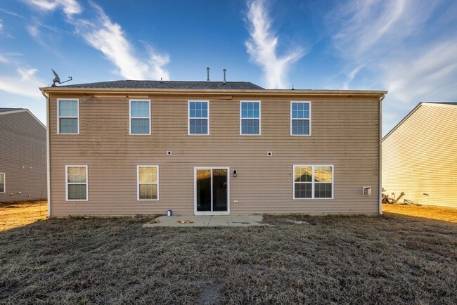 Building Photo - Spacious 5-Bed, 3.5-Bath Residence with 4,003 Sqft, Master on 1st Floor, Elegant Design, & Versat...