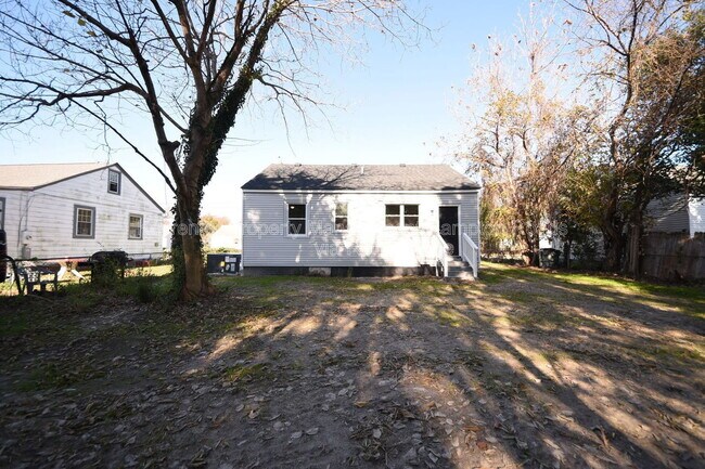 Building Photo - 18 E Gilbert St