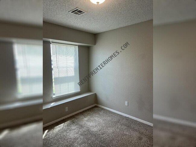 Building Photo - 8113 Cinnamon Teal Dr