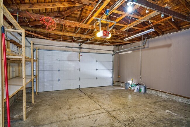 Building Photo - AVAILABLE NOW - 3Bed/2Bath Home for rent i...