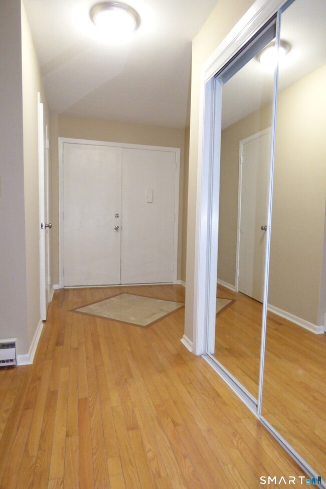 Building Photo - 35 Mountain Laurel Ct