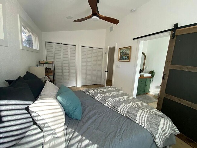 Building Photo - Beautiful Single family Home In Gulfport FL