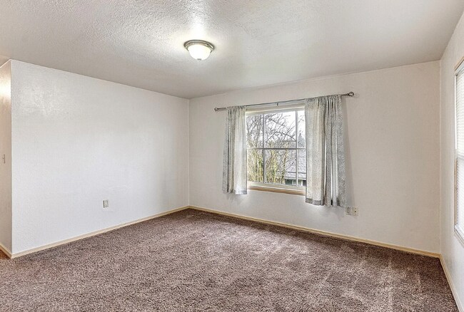 Building Photo - Sheridan duplex bremerton