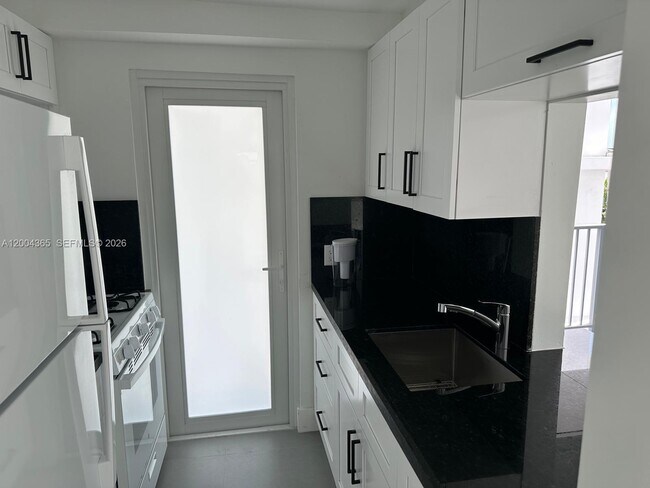 Building Photo - 360 Meridian Ave