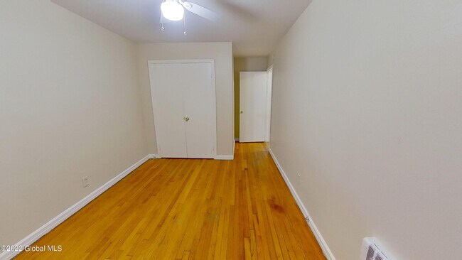 Building Photo - 31 Parkwood St