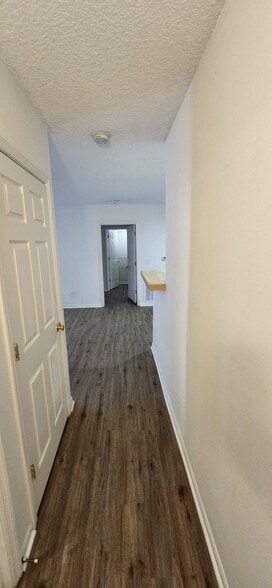 Building Photo - 897 Fording Island Rd