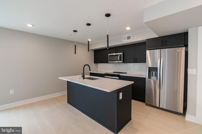 Building Photo - 6604 Ridge Ave
