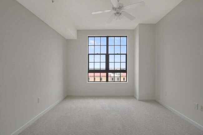 Building Photo - 801 S Olive Ave