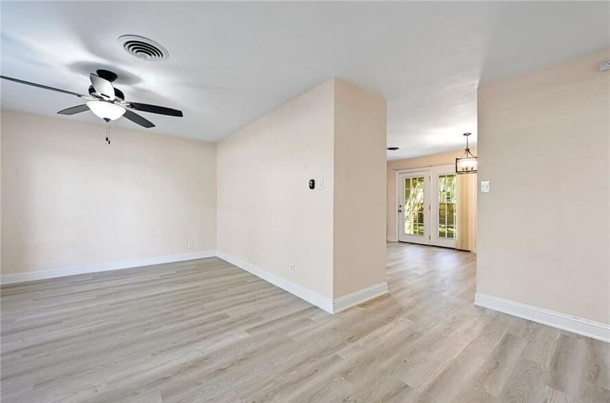 Building Photo - 4603 Lennox Dr