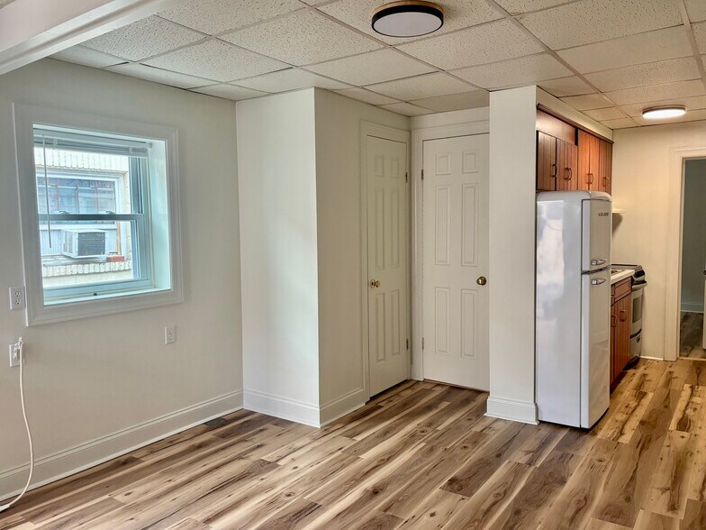 Closet/Bath/Kitchen from main living space - 520 Fremont St
