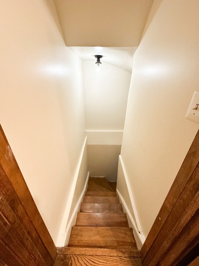 Building Photo - 7532 S Vernon Ave