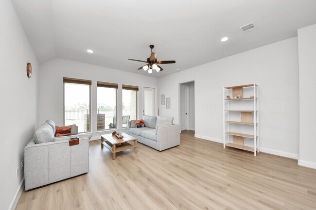 Building Photo - 2550 Forbidden Fig Row