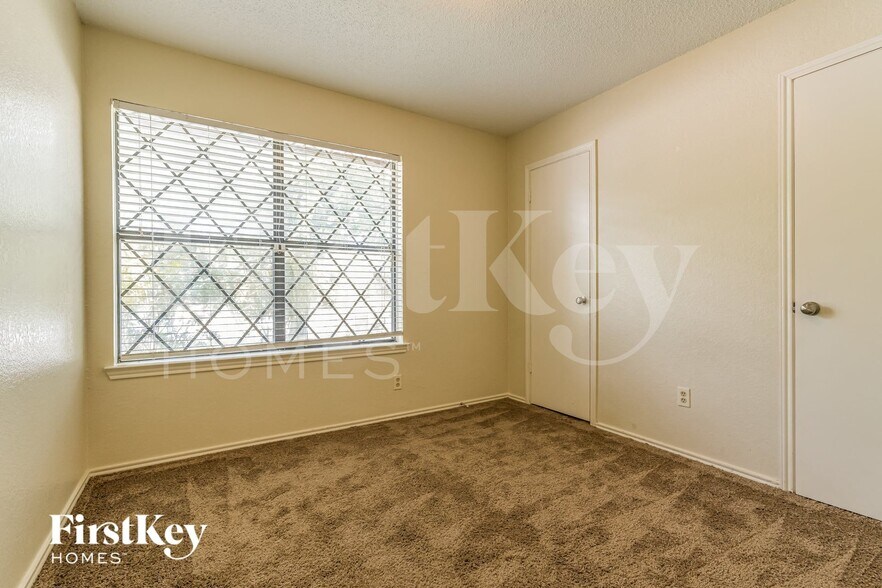 Building Photo - 3305 Country Creek Ln