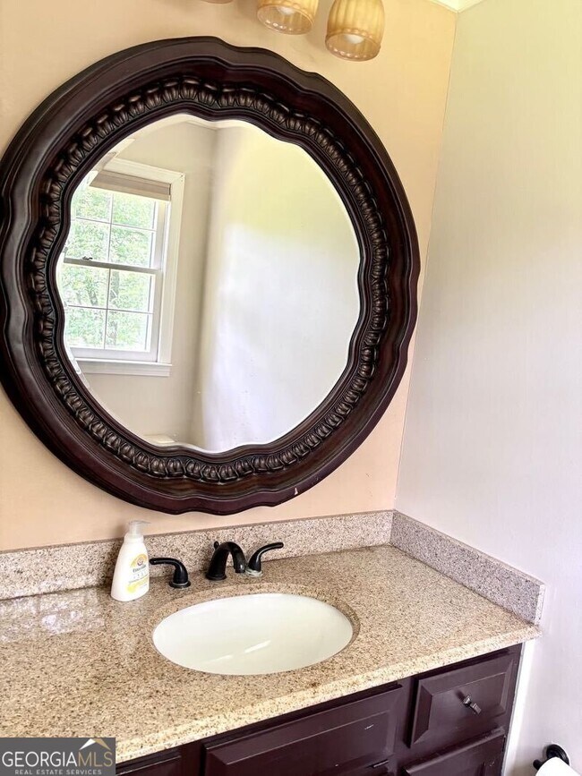 Building Photo - 2408 Crooked Tree Ct NE