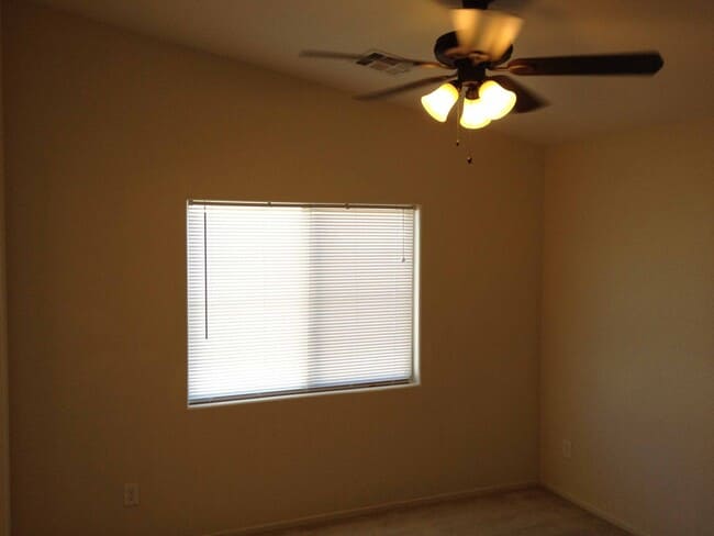 Building Photo - Two Story townhouse with one car garage.