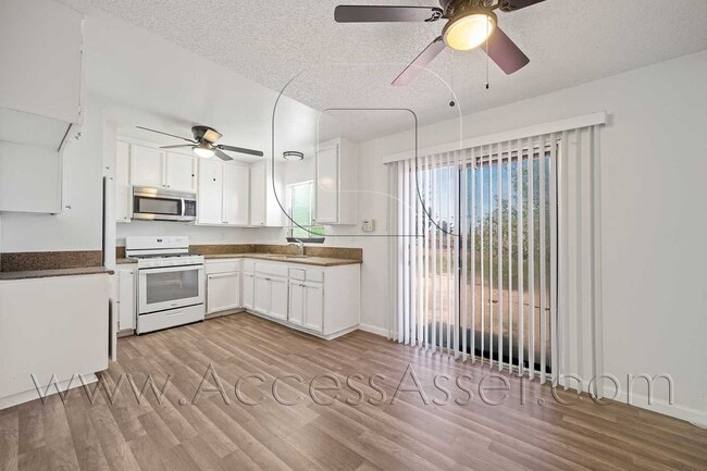 Building Photo - Single-Story 3BR Home with Garage & Fully Fenced Yard