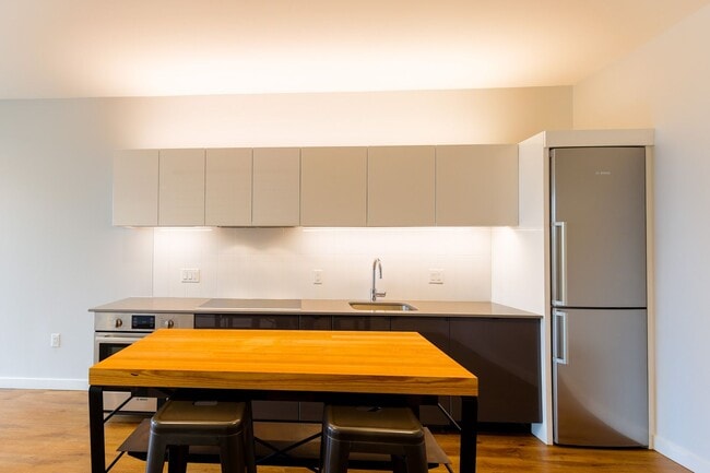 Building Photo - Terrific One Bedroom Condo in Truxton Circle!