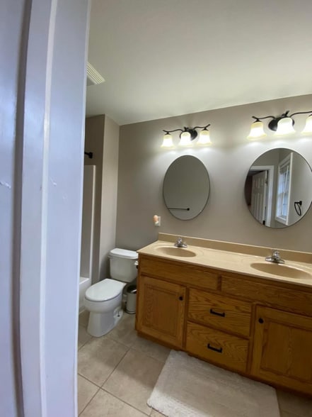 Building Photo - 417 Stone Grove Dr