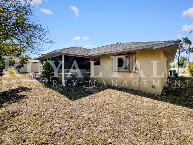 Building Photo - 1909 SW Santa Barbara Pl