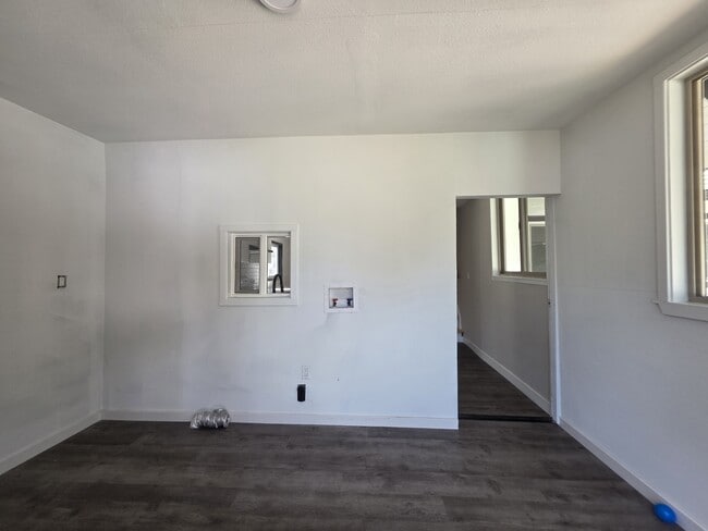 Building Photo - 1060-KE1060 15th St NE