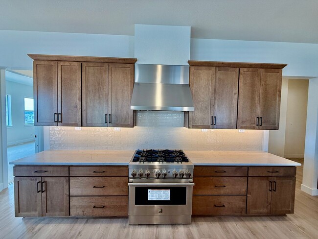 Building Photo - Luxury Living in Kissing Camels – 4 Bed | ...