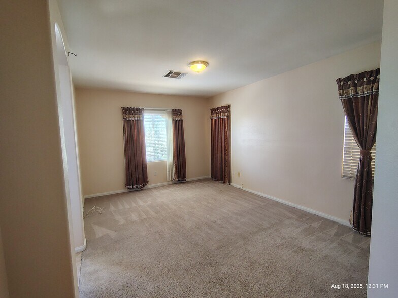 Building Photo - 340 Tayman Park Ave