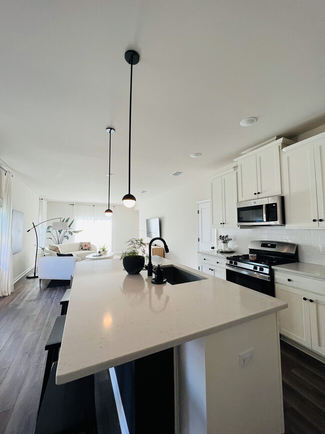 Kitchen w/ Black Marbel Pendant Lights - 207 Parkwood Vista Way