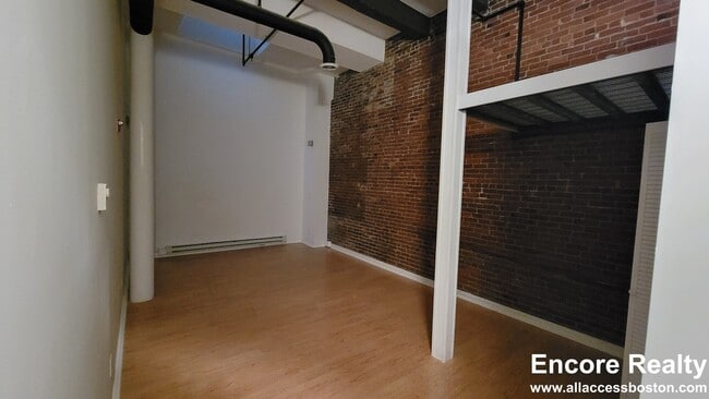 Building Photo - 254 Friend St