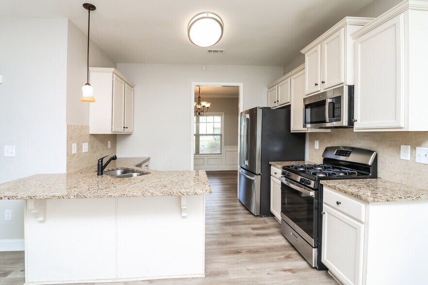 Building Photo - 235 Summer Gate Ln