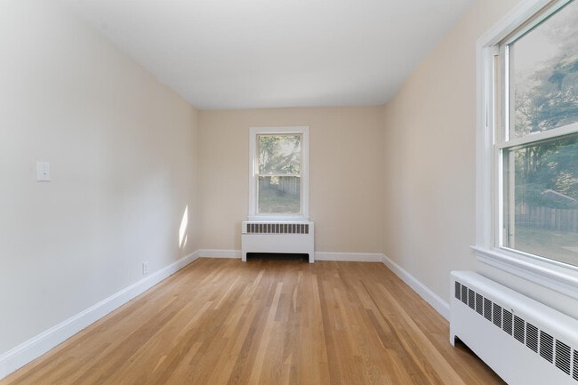 Building Photo - 4 Lingert Ave