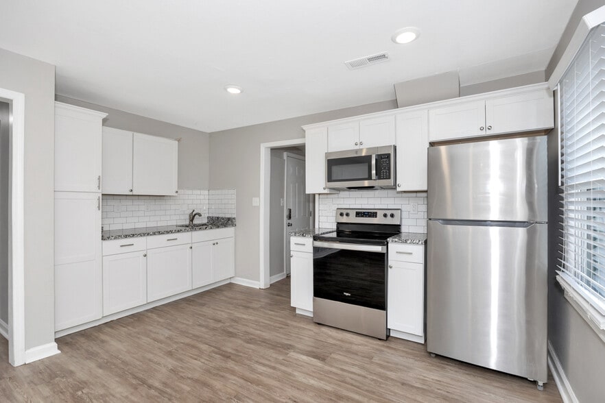 Building Photo - 907 Fairway Dr NW