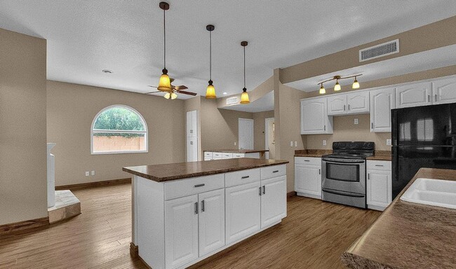 Building Photo - 3110 W Baylor Ln