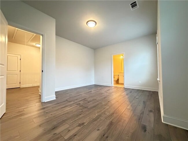 Building Photo - 1545 Dahlia Dr