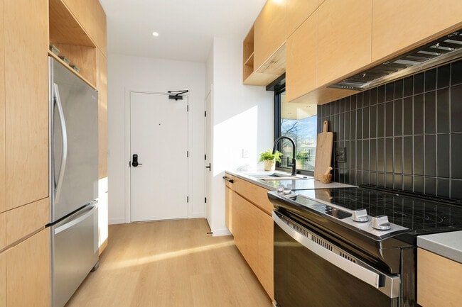 Building Photo - 815 Moro St