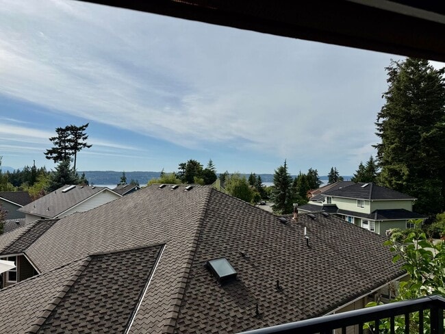 Building Photo - Stunning Elliott Pointe View Home in the Heart of Mukilteo