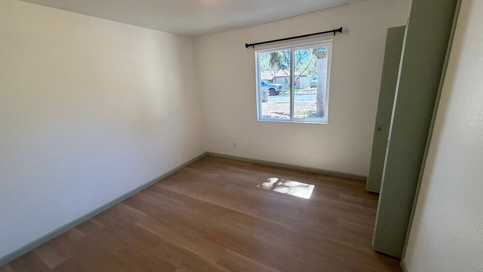 Building Photo - 18 E Ridgecrest Dr