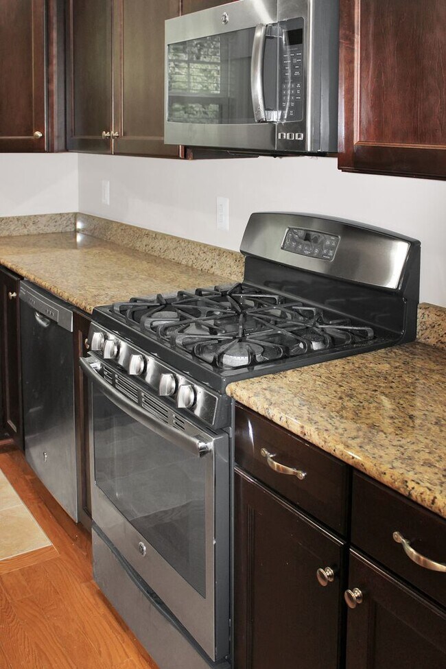 Building Photo - 1616 Kempton Pl