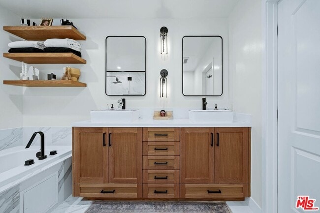 Building Photo - 123 S Clark Dr