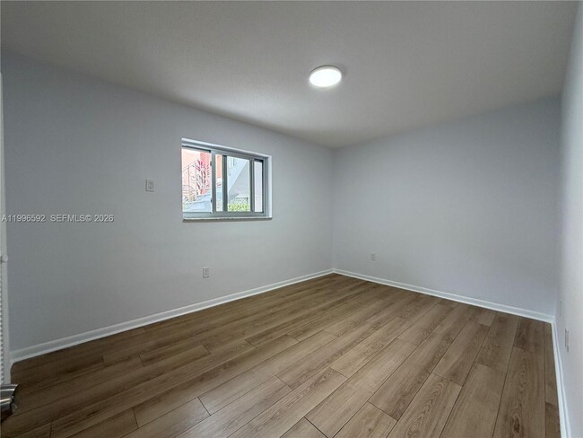 Building Photo - 1460 SW 4th St