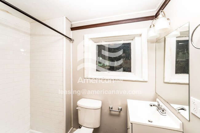 Building Photo - 40 Lux St